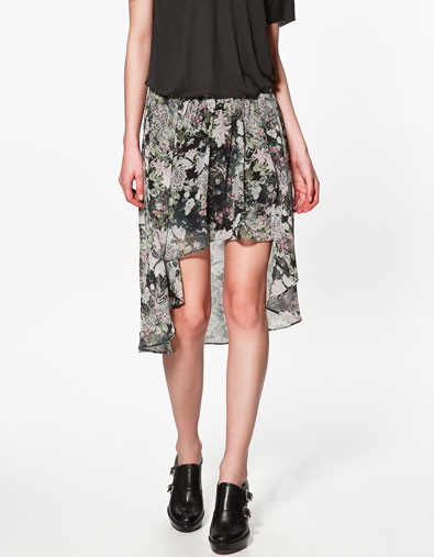 Mốt váy ngắn trước dài sau xuất hiện không chỉ một lần trong bộ sưu tập mới nhất của Zara trong mùa Xuân 2012 này.